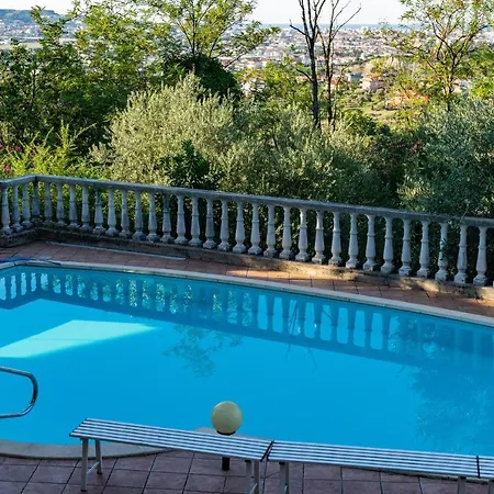 B&B Bellevue Bed & Breakfast *